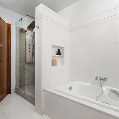 Hamilton Elite Penthouse Rhodes City